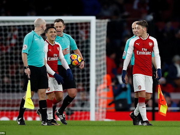 Alexis Sanchez - Mesut Ozil: Kẻ đứng sau cơn khô hạn của Arsenal