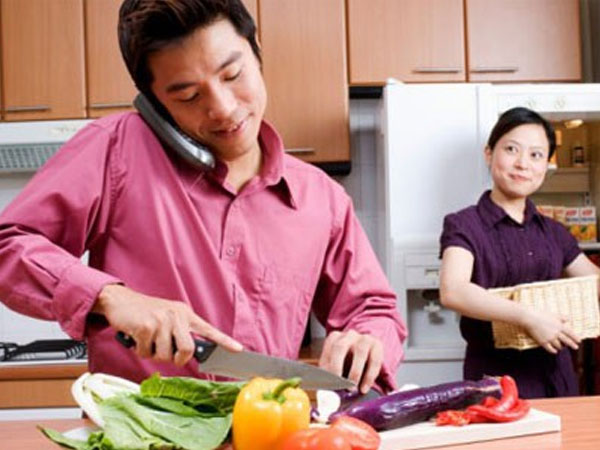 Lấy chồng giàu vẫn khổ: Khó có bình đẳng khi sống phụ thuộc về... tài chính