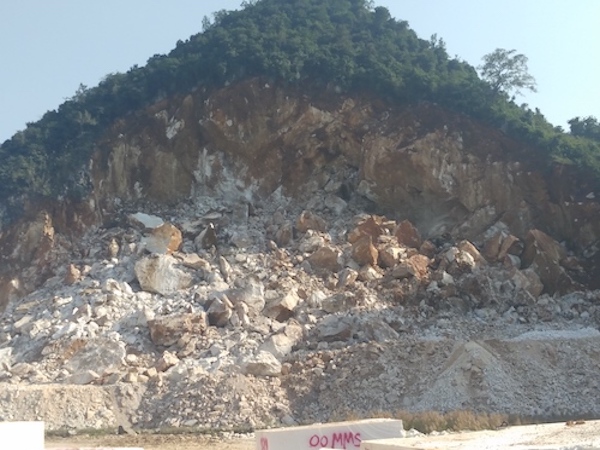 Mỏ đá ở Nghệ An bị đình chỉ hoạt động sau tai nạn chết người