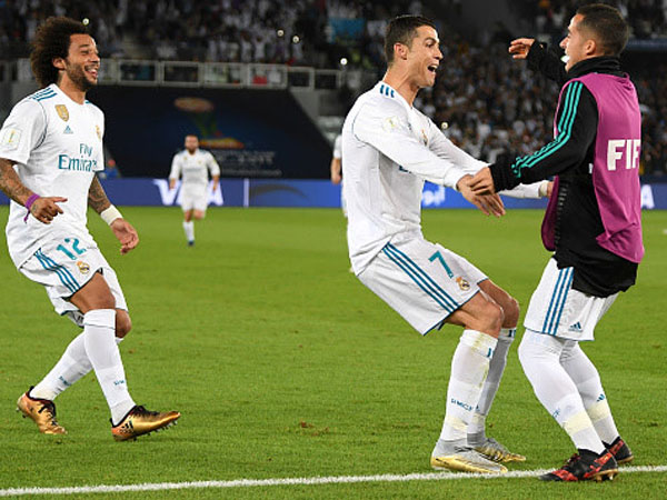 Đồng đội kể lý do được Ronaldo chạy đến ôm sau siêu phẩm sút phạt