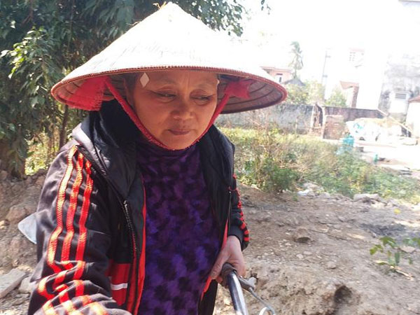 Hà Nội: Bị chồng đuổi, đốt quần áo phải đi lang thang cả tháng trời vì vỡ hụi