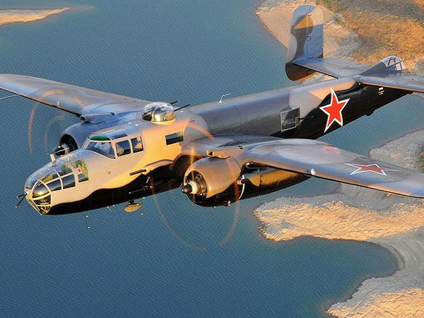 Hệ thống súng máy gắn trên máy bay ném bom B-25J của Mỹ
