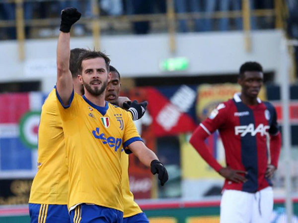 Juventus lên nhì bảng Serie A, Milan thảm bại trước đội đèn đỏ