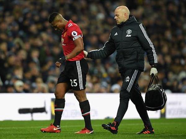 Man Utd trả giá đắt cho chiến thắng West Brom