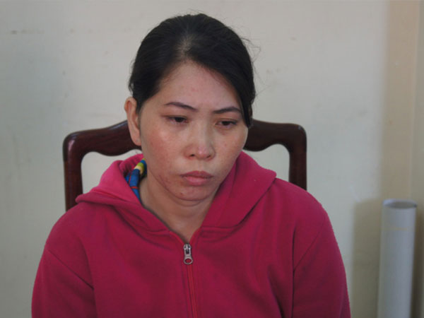 Người vợ khai do chồng đi nhậu về dọa chém nên đã đoạt dao sát hại, vứt đầu chồng vào thùng rác