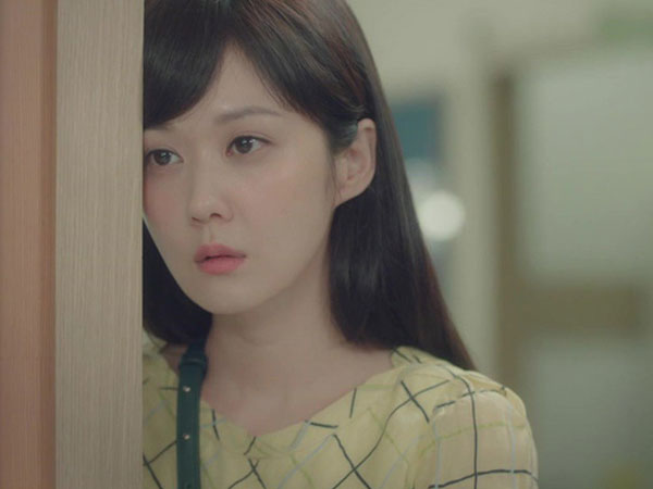 Quyết định của người phụ nữ có chồng lấy vợ mới nhưng vẫn tôn thờ vợ cũ