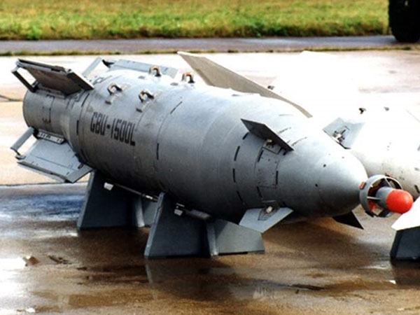 Su-30MK2 Việt Nam được trang bị bom thông minh nặng...1,5 tấn