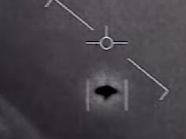 Video: Mỹ công bố video F-18 truy đuổi UFO trên Thái Bình Dương