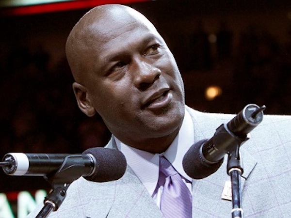 Michael Jordan kiếm nhiều tiền nhất lịch sử làng thể thao