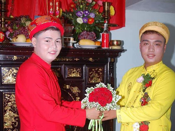 Cặp đôi đồng tính nam gây xôn xao với đám cưới hạnh phúc sau 6 năm hẹn hò