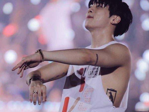 Câu chuyện về hình xăm mang ý nghĩa trầm cảm và lời tạm biệt cuối cùng của Jonghyun khiến netizen càng thêm xót xa