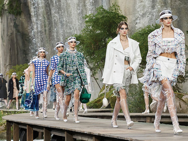 Chanel, Dior, Gucci và những bộ sưu tập thời trang nổi bật nhất 2017