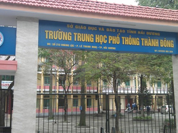Hải Dương: Nam sinh lớp 11 vừa ra khỏi cổng trường đã bị một thanh niên dùng dao đâm gục
