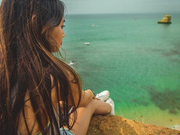 Hãy ngưng nói những lời này với người trầm cảm vì chúng sẽ đẩy họ trượt sâu vào ngõ cụt cuộc đời