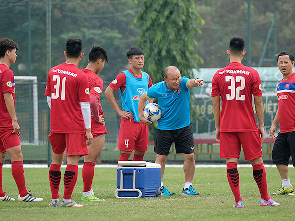 HLV Park Hang Seo vá hàng thủ, trao niềm tin với Bùi Tiến Dũng