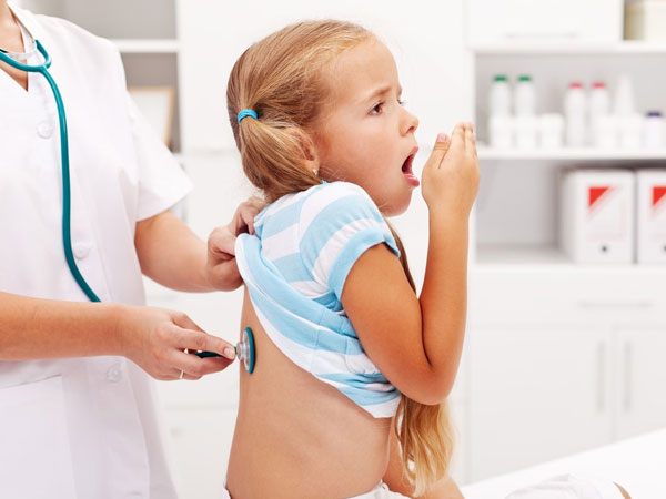 Lưu ý của bác sĩ trong điều trị viêm phổi