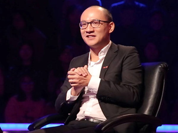 MC mới của 'Ai là triệu phú': Mặt bình thản nhưng chân run lẩy bẩy