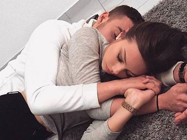 Tinh ý nhận biết các dấu hiệu khi mối quan hệ của bạn có thể đã xuất hiện người thứ ba