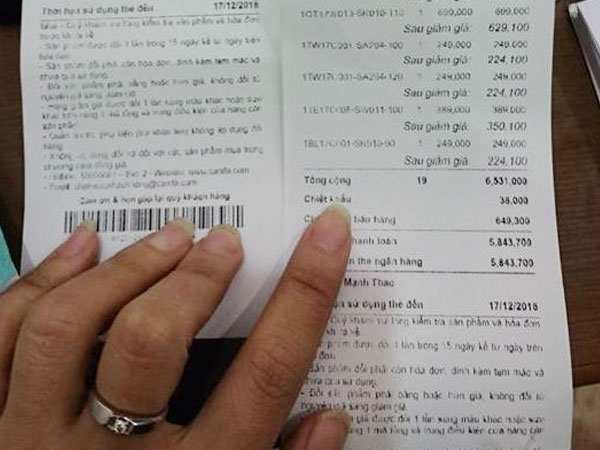 Vợ 'phát điên' vì về quê 2 ngày, chồng ở nhà mua sắm hết 9 triệu tiền quần áo