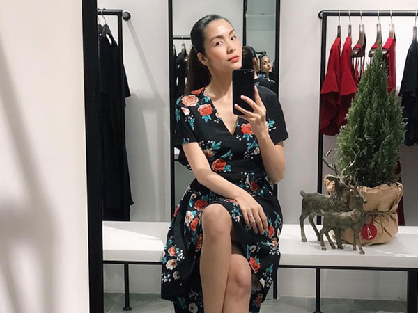 Khoe ảnh selfie sang chảnh, Hà Tăng để lộ thân hình mảnh mai lộ rõ xương ngực