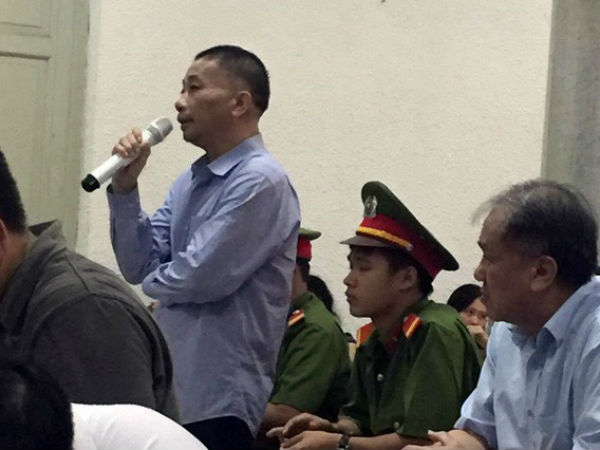 Ninh Văn Quỳnh và những túi áo giấu quà biếu tiền tỉ