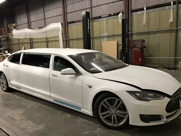 Tesla Model S độ limousine đầu tiên trên thế giới