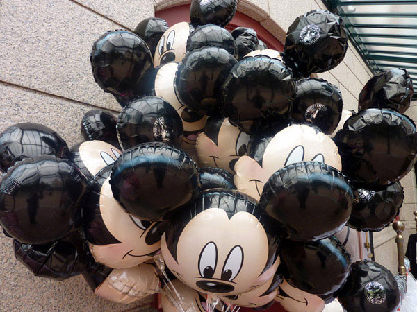 6 lệnh cấm kỳ lạ có thể khiến bạn bị đuổi ra khỏi công viên Disney