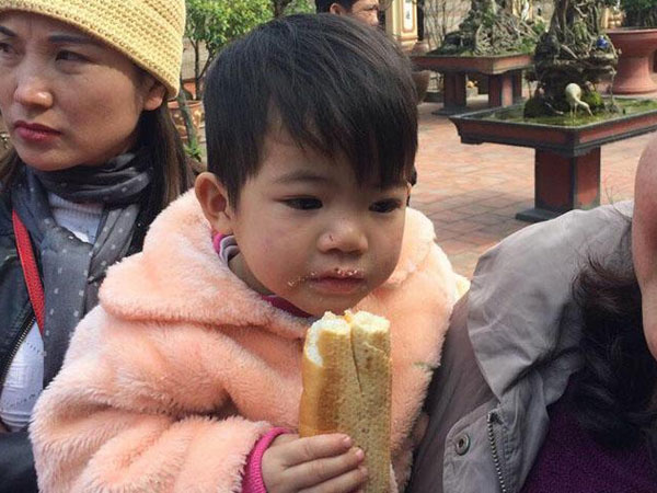 Bỏ rơi con tại chùa, người mẹ viết thư 'mong thầy đừng cho cháu đi nơi khác'