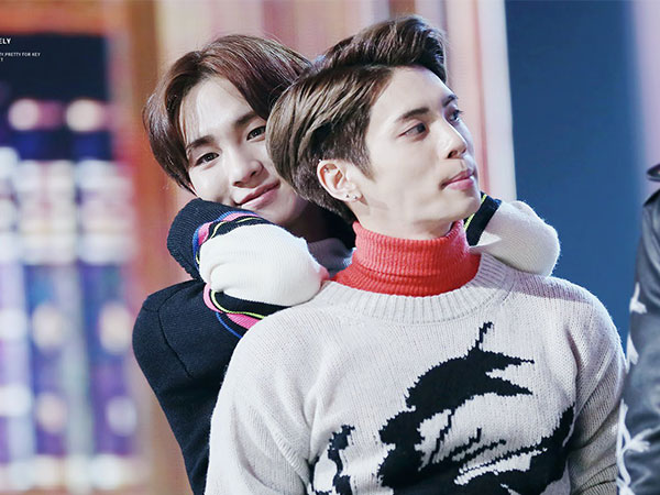 Nghẹn ngào bức thư tay Key gửi Jonghyun: 'Em sẽ chăm sóc mẹ, chị của anh như gia đình mình'