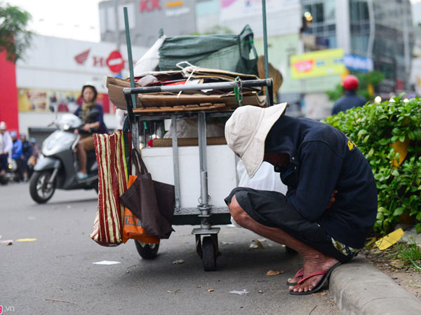 Nhịp sống người Sài Gòn đảo lộn vì trời lạnh