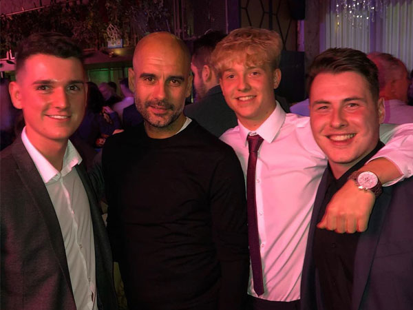 Pep Guardiola mời 500 nhân viên dự tiệc mừng vô địch lượt đi