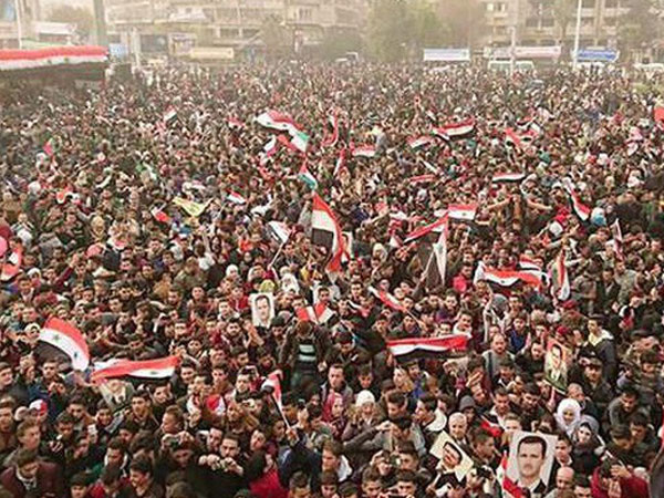 Syria: Hàng nghìn người xuống đường mừng lễ kỷ niệm 1 năm giải phóng Aleppo