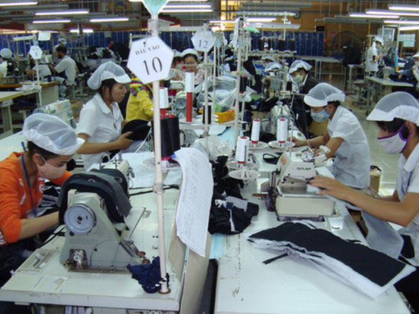 3.000 lao động nữ 'sau 1 đêm mất 10% lương'