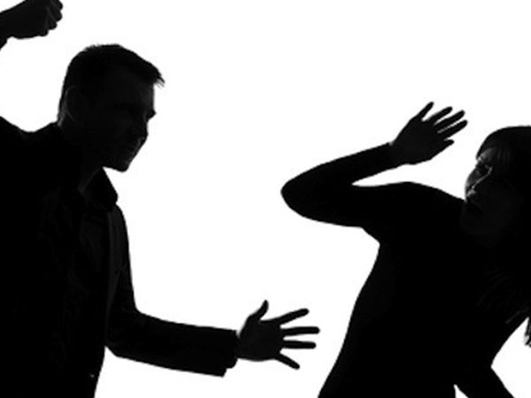 Chồng ngược đãi, không cho vợ ly hôn có thể bị phạt đến 3 năm tù