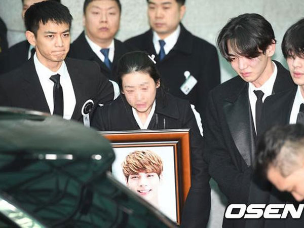 Fan xôn xao tin Jong Hyun (SHINee) hiến tạng sau khi qua đời