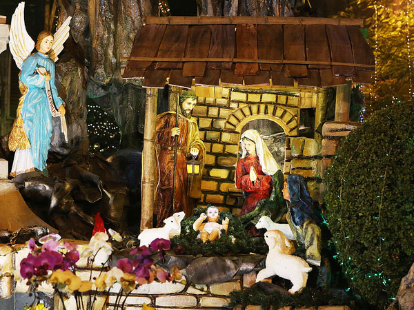 Không khí Noel tràn ngập trên đường phố Hà Nội