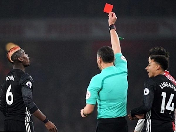 Nhân viên Man Utd đến nhà, kéo Pogba khỏi giường