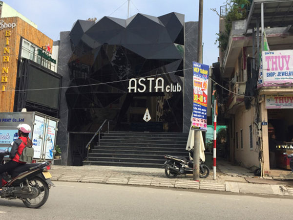Quản lý quán bar bị đâm trong đêm quay số trúng thưởng