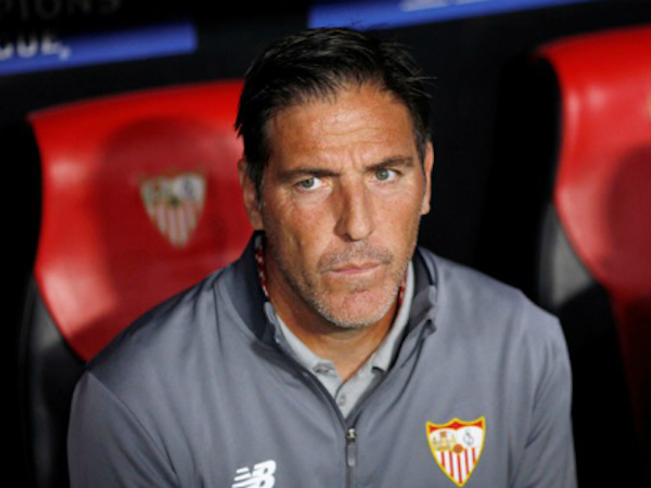 Sevilla sa thải HLV vừa trở lại sau phẫu thuật ung thư