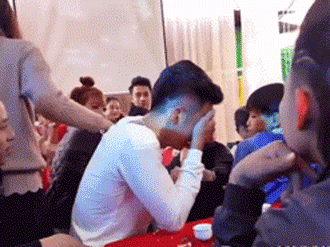Thực hư đoạn clip 'nam thanh niên khóc nức nở trong đám cưới người yêu cũ' khiến nhiều người xôn xao