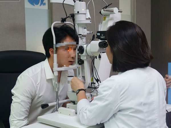 Chuyên gia mắt cảnh báo: Cứ ngồi máy tính thấy mắt cay, nước mắt trào ra là đang mắc bệnh