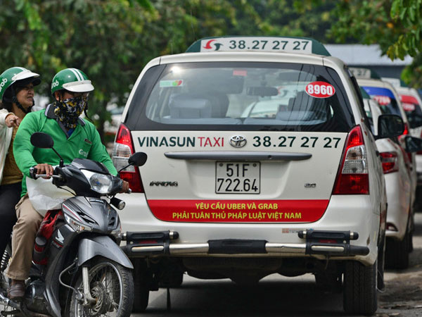 Đến lượt Hiệp hội Taxi TP.HCM kiến nghị coi Uber, Grab là taxi