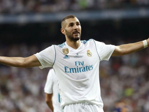 Real tính bán Benzema sau trận Siêu kinh điển