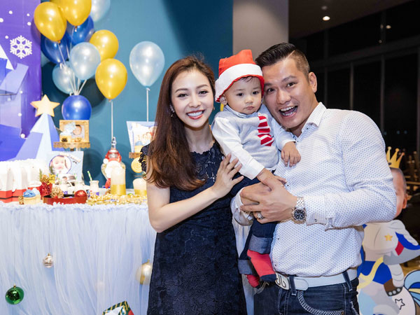 Vợ chồng Jennifer Phạm mừng sinh nhật con trai út