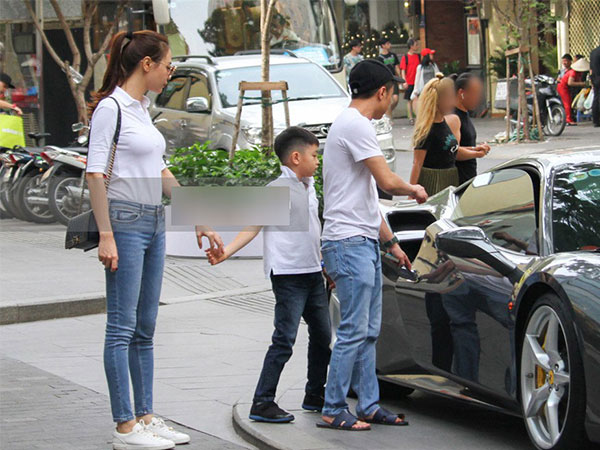 Cường Đô la - Đàm Thu Trang và Subeo đi chơi cuối tuần, nổi bật với siêu xe trên phố
