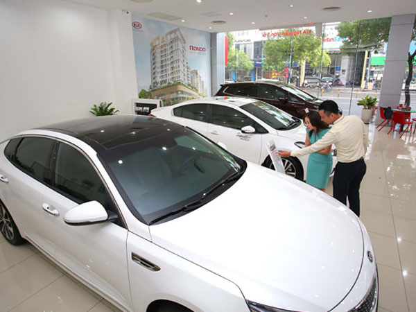 Giá ô tô 2018 không giảm 'sốc' như mong đợi