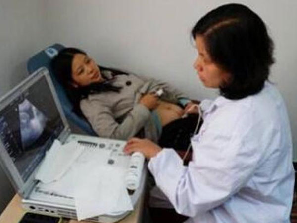 Mẹ bầu hối hận khi sinh non vì thói quen xấu chị em văn phòng rất hay phạm phải