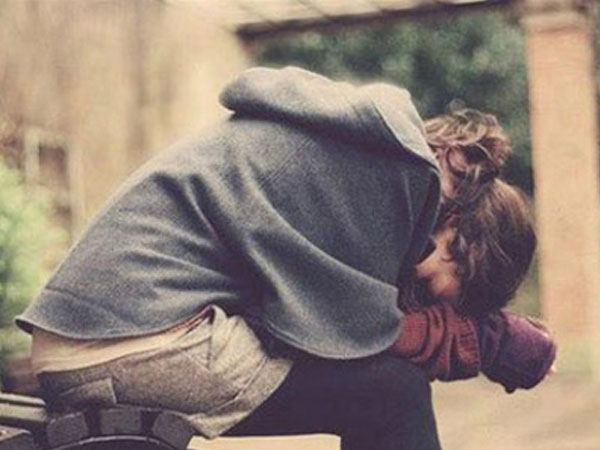 Mẹ chồng nhất quyết lấy nước tiểu của con tôi để tưa lưỡi cho bé