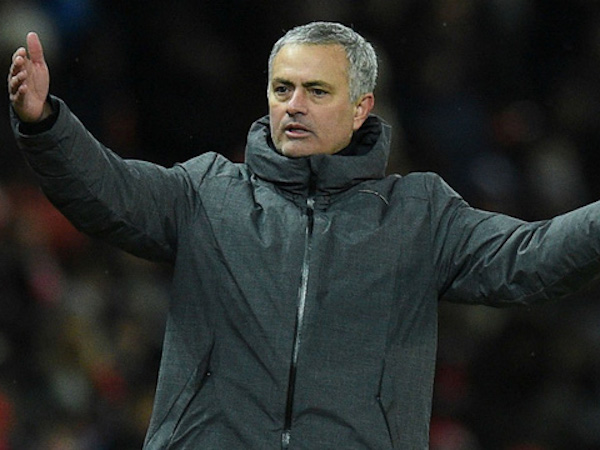 MU trì hoãn gia hạn hợp đồng với HLV Mourinho