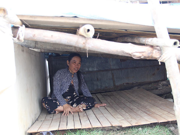 Người dân Cà Mau làm 'hầm' trú bão Tembin ngay cạnh nhà